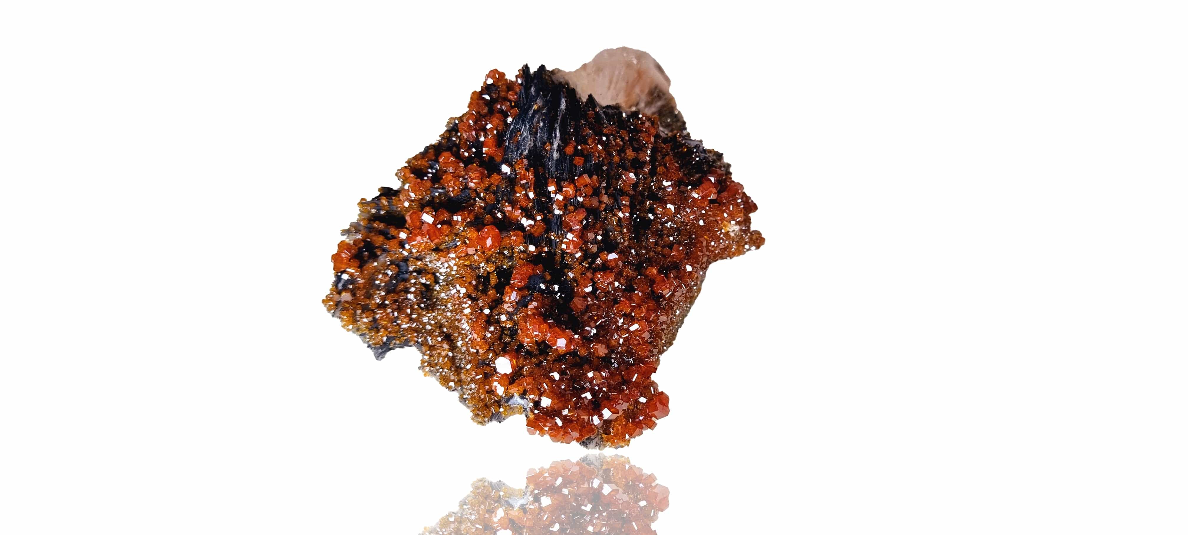 Vanadinite on Baryte with Goethite oxides