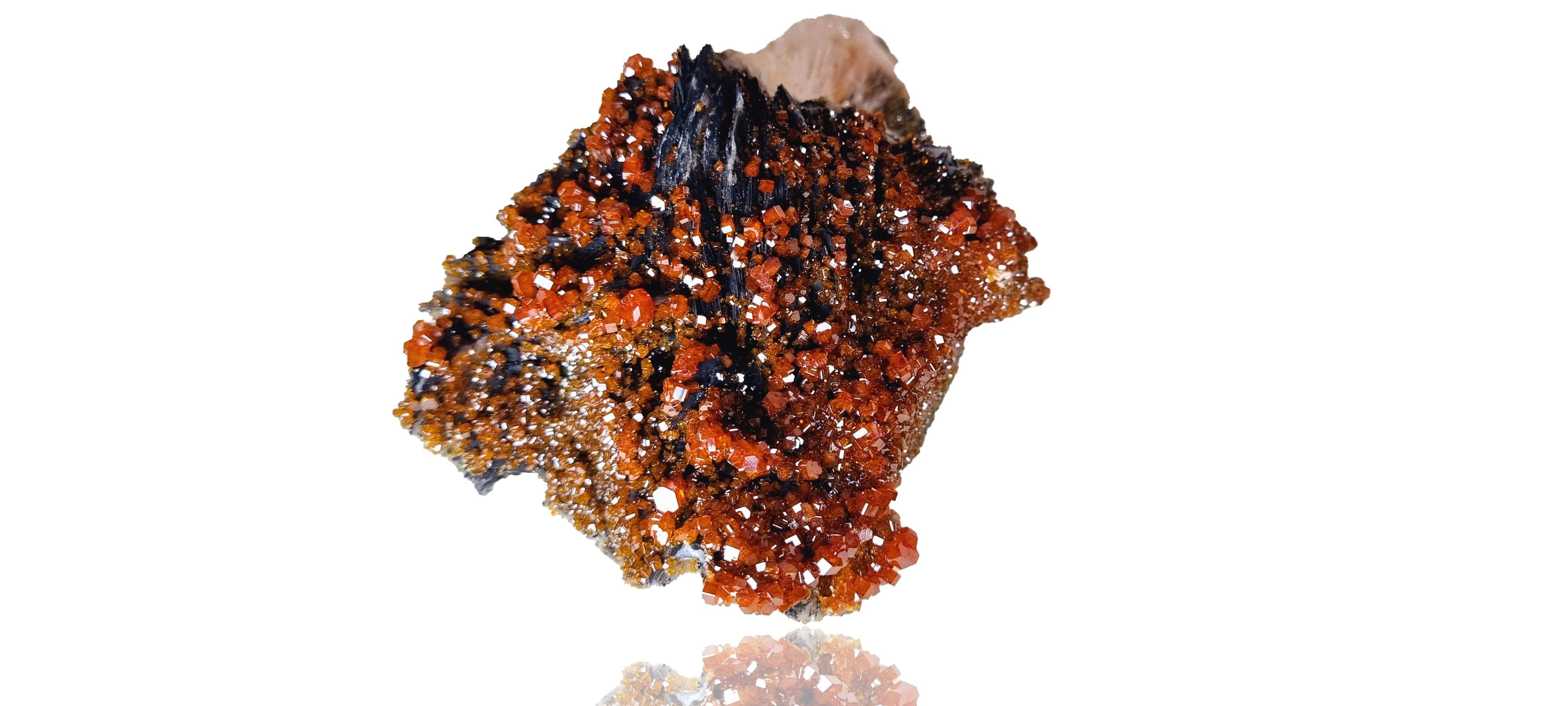 Vanadinite on Baryte with Goethite oxides