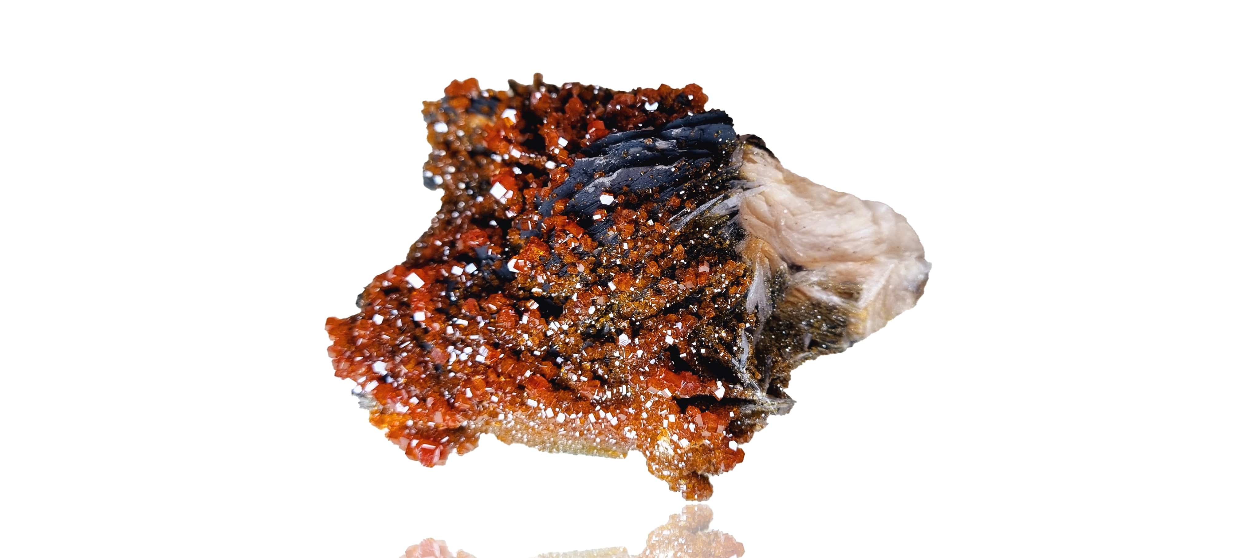 Vanadinite on Baryte with Goethite oxides