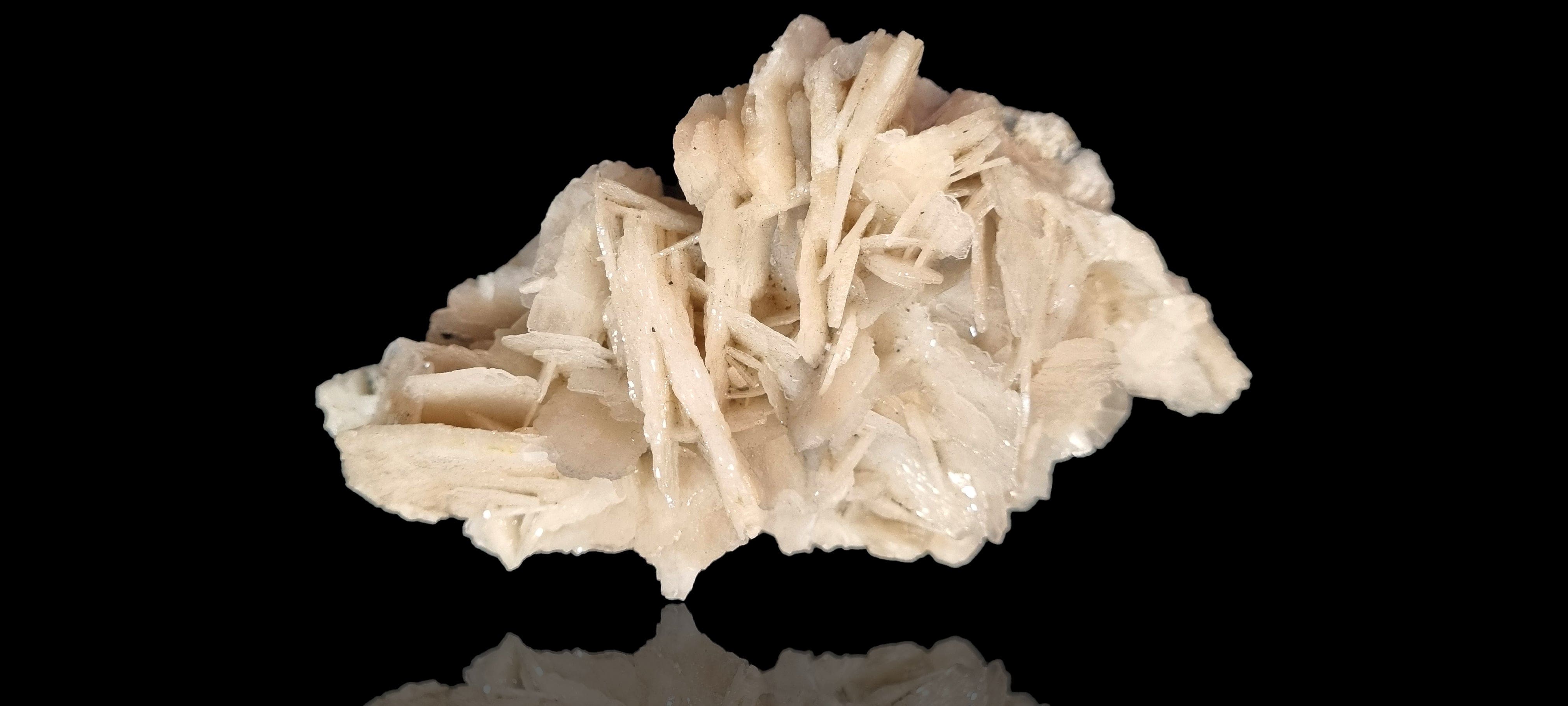 Bladed, lustrous White Baryte / Barite ( cabinet size Specimen)
