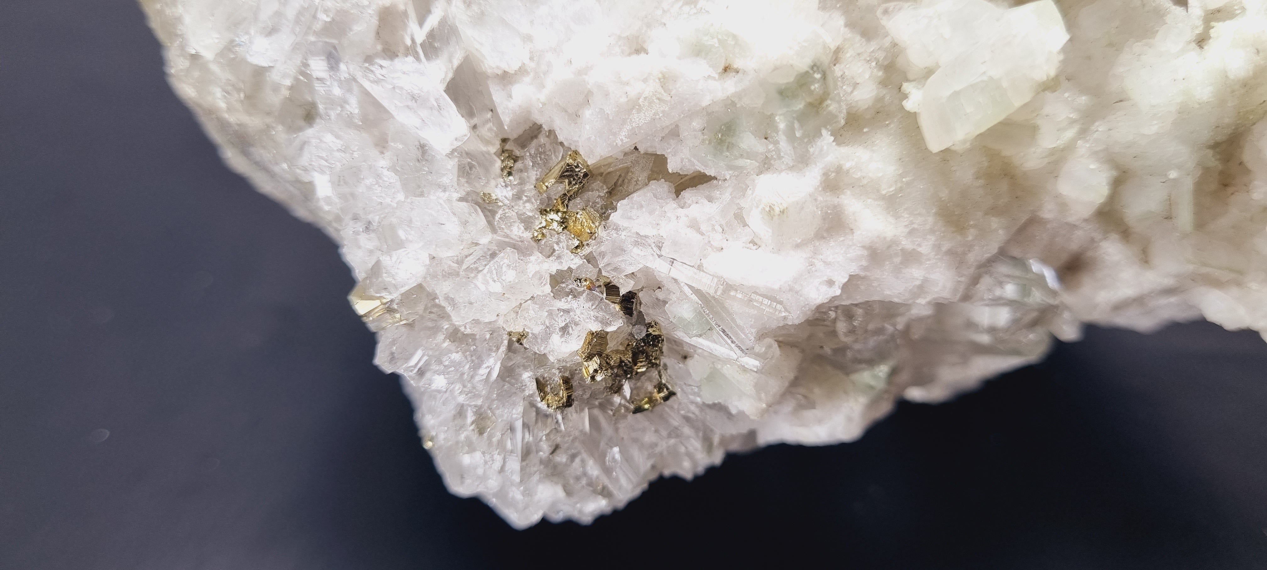 Calcite on Quartz with minor Pyrite